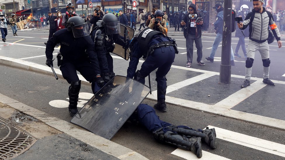 Francuska i protesti: Makron kaže da penzione reforme ni njemu nisu prijatne, ali da su neophodne, veliki broj ljudi ponovo na ulicama 3 Francuska, protesti