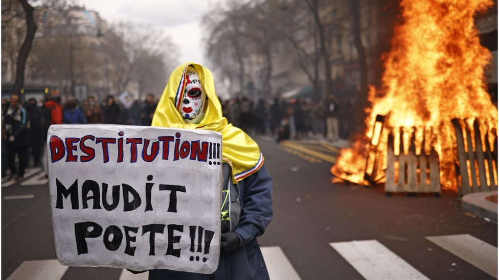 Francuska i protesti: Makron kaže da penzione reforme ni njemu nisu prijatne, ali da su neophodne, veliki broj ljudi ponovo na ulicama 5 Francuska, protesti