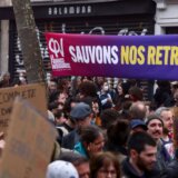 Francuska i protesti: Poseta kralja Čarlsa odložena zbog protesta, u Bordou zapaljena gradska kuća 11