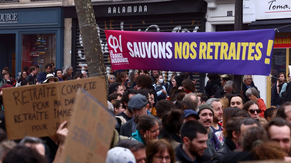 Francuska i protesti: Makron kaže da penzione reforme ni njemu nisu prijatne, ali da su neophodne, veliki broj ljudi ponovo na ulicama 2 Francuska, protesti