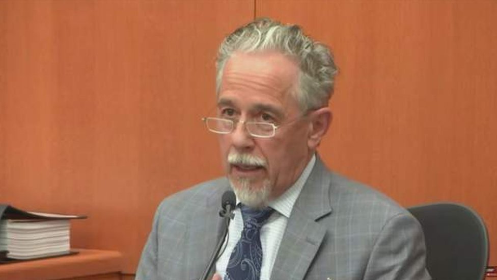 Gvinet Paltrou i suđenje: „Čuo sam jeziv krik pre udarca", kaže lekar koji optužuje glumicu za sudar na ski stazi 2 Teri Sanderson ima 76 godina i očni je lekar u penziji