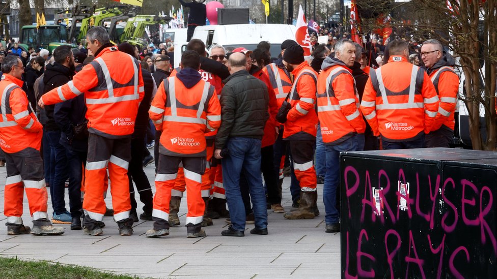 Francuska i protesti: Desetine hiljada ljudi ponovo na ulicama, traže od vlade da povuče penzionu reformu 2 Francuska, protesti