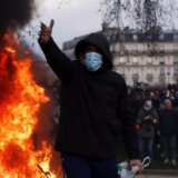 Francuska i protesti: Policija ispalila suzavac na demonstrante u Parizu, najavljen novi štrajk za 6. april 11