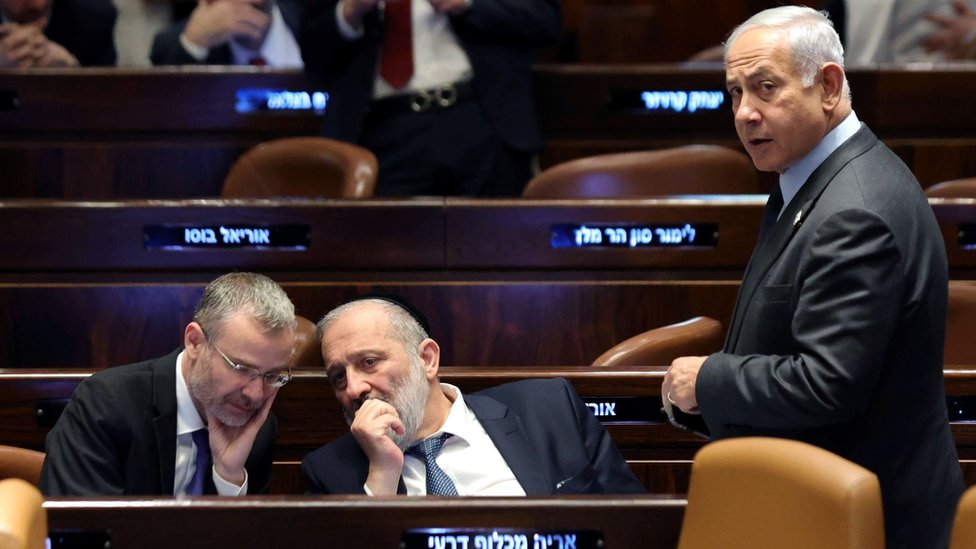 Israeli Prime Minister Benjamin Netanyahu (R), Justice Minister Yariv Levin and Shas leader Aryeh Deri (C) attend a session at the Israeli parliament in Jerusalem (27 March 2023) EPA