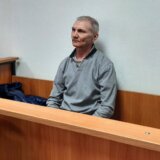 Rusija i Ukrajina: Rus kome su oduzeli ćerku zbog antiratnog crteža osuđen na dve godine zatvora, uhapšen u Belorusiji 10