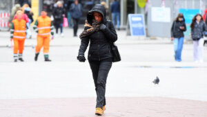 U Srbiji će danas oblačno i hladno na severu i zapadu suvo, a u ostalom delu zemlje mestimično sa kišom, susnežicom i snegom, u brdsko planinskim predelima uz manje povećanje visine snega.