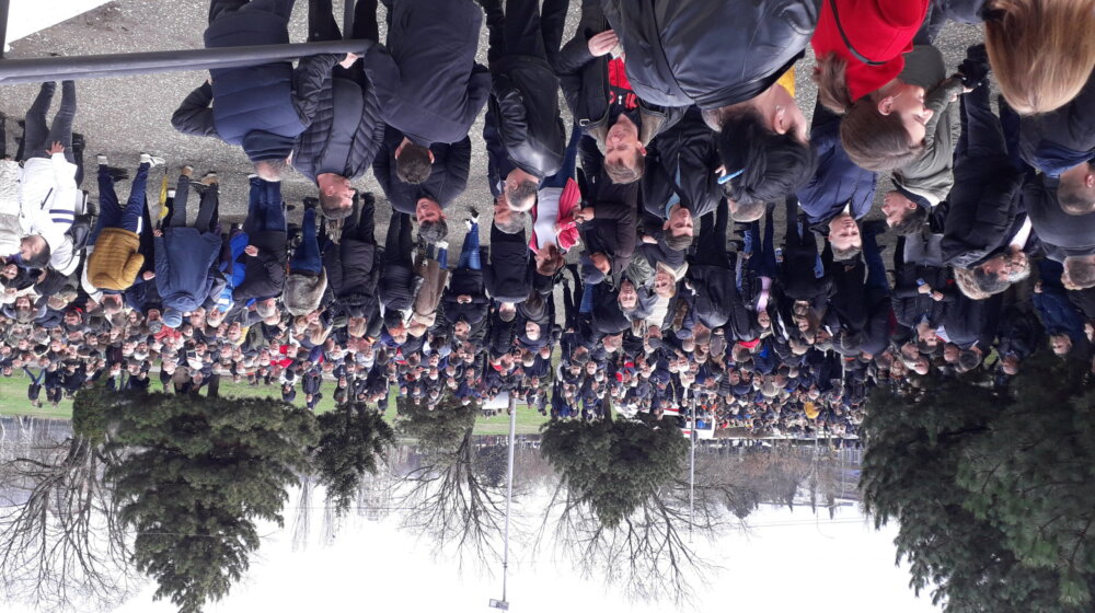 Saznanja N1: Niški naprednjaci dobili zadatak da obezbede oko 2.000 ljudi za skup 1