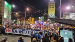 "Ako hoćemo da odbranimo Srbiju, Vučić mora da ode": Protest protiv prihvatanja evropskog plana za Kosovo (VIDEO, FOTO) 6