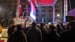 "Ako hoćemo da odbranimo Srbiju, Vučić mora da ode": Protest protiv prihvatanja evropskog plana za Kosovo (VIDEO, FOTO) 10