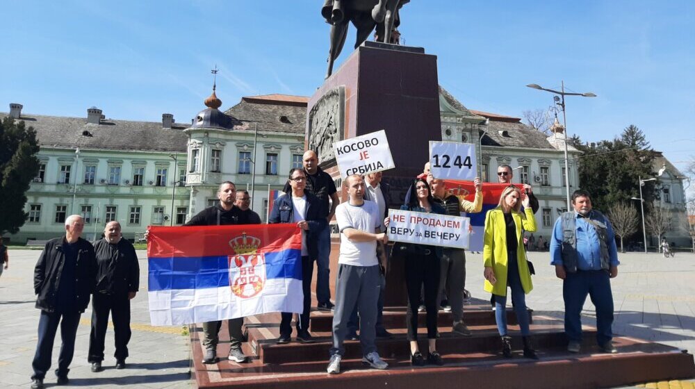 Desničari održali protest u Zrenjaninu, traže ostavku predsednika Srbije zbog Kosova 1
