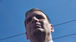 miloš jovanović novi dss Desnica održala jednočasovni protest ispred zgrade Vlade, najavili pravne korake protiv Vučića 9