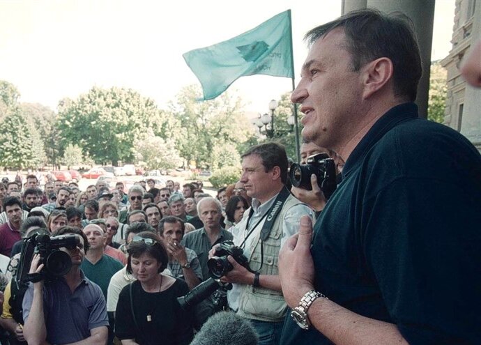 Kako je Srpski pokret obnove, od stranke uragana, postao privezak na ključu SNS-a 14