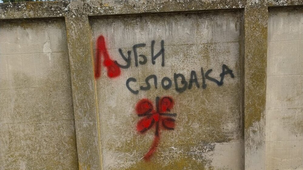 Grafiti mržnje u Kisaču: Ljudi su pre svega zbunjeni, a neki se i plaše 1