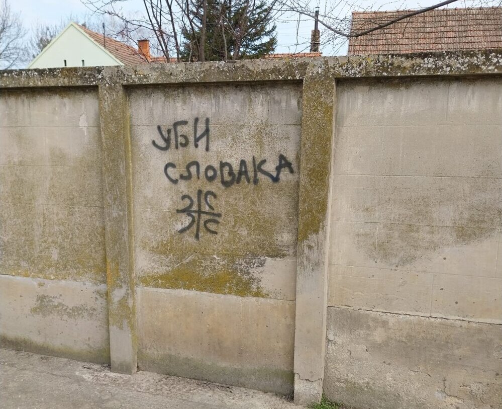 Grafiti mržnje u Kisaču: Ljudi su pre svega zbunjeni, a neki se i plaše 2
