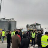 Meštani Bavaništa blokirali magistralni put zbog seče šume 6