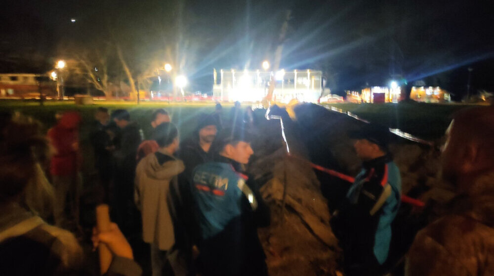 Policija naredila građanima da obustave zatrpavanje kanala na Savskom nasipu (VIDEO) 1