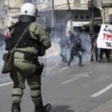 U Atini sukobi demonstranata i policajaca na protestu zbog železnične nesreće (FOTO) 10