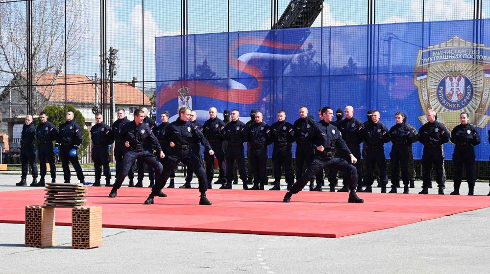 Niko neće u policajce: MUP poziva penzionisane pripadnike da se vrate u službu, plata 80.000 1