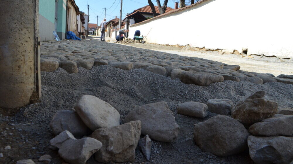 "Bogu hvala, treći mesec nema problema sa vodom": Da li su se meštani Baba Zlatine ulice u Vranju vratili "normalnom" životu (FOTO) 4