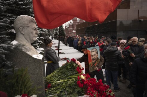 Danas 70. godišnjica Staljinove smrti: Rusi između idolopoklonstva i podozrenja (FOTO) 5