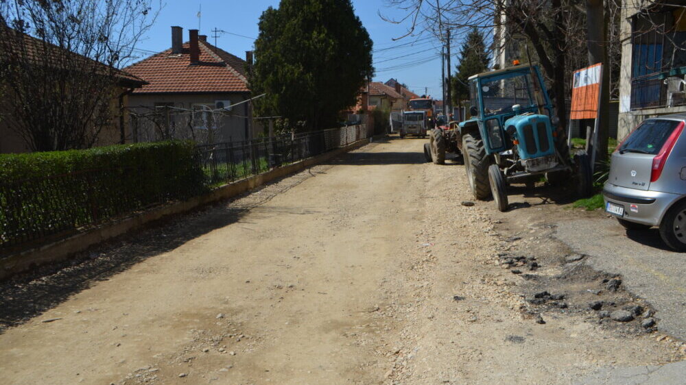 "Bogu hvala, treći mesec nema problema sa vodom": Da li su se meštani Baba Zlatine ulice u Vranju vratili "normalnom" životu (FOTO) 5