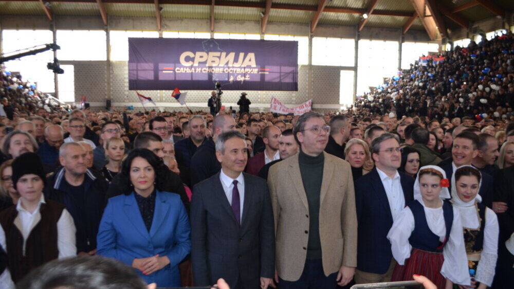 "Zare ulazi u igru – ne se znaje": Kakva je atmosfera vladala u Sportskoj hali u Vranju, iz koje se Vučić obraćao? (FOTO) 7