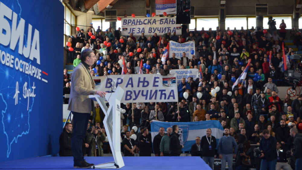 "Zare ulazi u igru – ne se znaje": Kakva je atmosfera vladala u Sportskoj hali u Vranju, iz koje se Vučić obraćao? (FOTO) 8