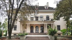 8435-min Dvorac Nojhauzen u Srpskoj Crnji, koji sada služi turistima, krije fantastičnu priču o svom vlasniku 5