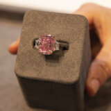 (FOTO) Redak roze dijamant uskoro na aukciji u Njujorku, procenjen na 35 miliona dolara 16