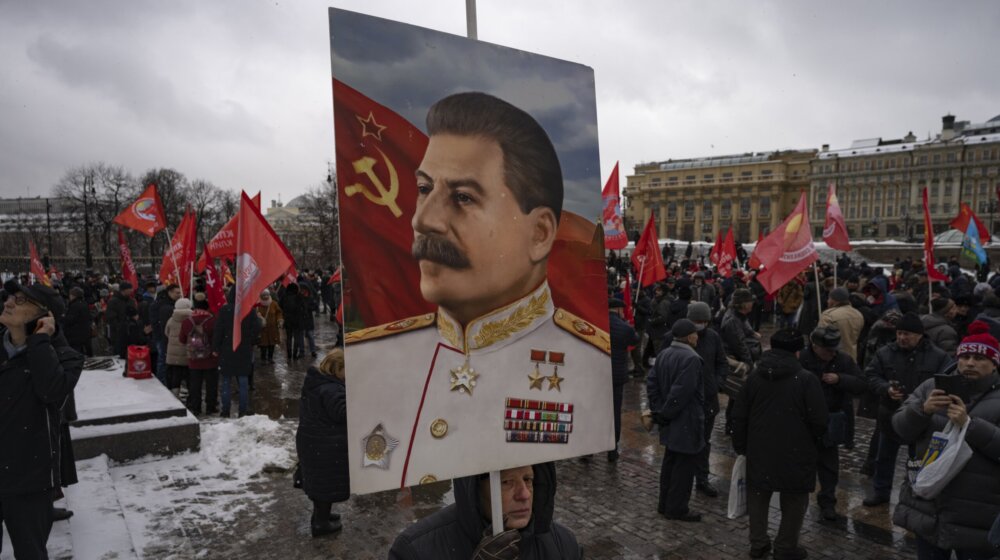Danas 70. godišnjica Staljinove smrti: Rusi između idolopoklonstva i podozrenja (FOTO) 1