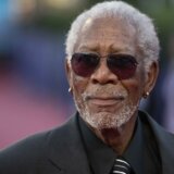 Zašto Morgan Friman nosi dve zlatne minđuše? 3