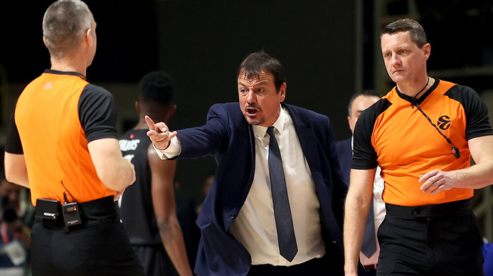 Trener Efesa o navijačima Crvene zvezde posle meča u „Pioniru“: Sramota za sport i Evroligu (VIDEO) 1