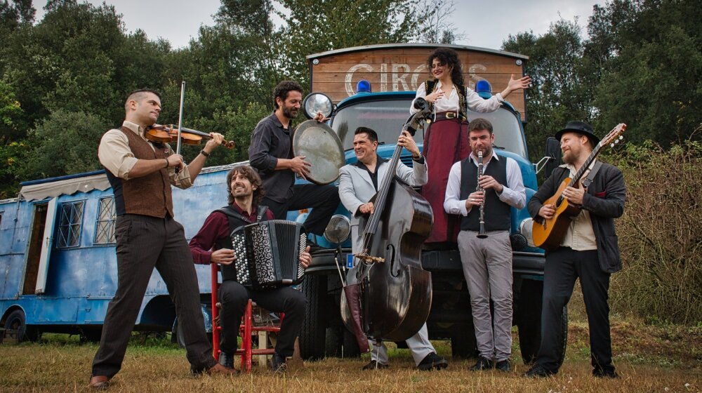 Barselona Gipsi balKan Orchestra objavili novi spot "Tisom Tiše" (VIDEO) 1