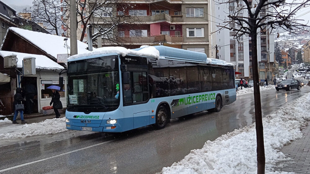 SSP Užice: Bečejprevozu zabraniti da rezervoare autobusa puni metanom iz boca sa prikolica 1