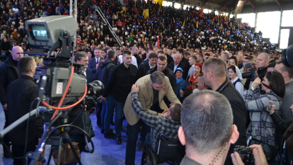"Zare ulazi u igru – ne se znaje": Kakva je atmosfera vladala u Sportskoj hali u Vranju, iz koje se Vučić obraćao? (FOTO) 9