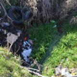 (FOTO) Divlja deponija usred grada: U koritu Sobinske reke u Vranju "životinjske iznutrice i fekalije", nadležni bez odgovora 24