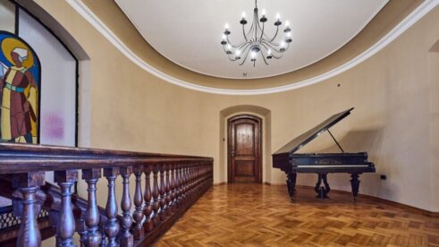 DSC_5997-scaled Dvorac Nojhauzen u Srpskoj Crnji, koji sada služi turistima, krije fantastičnu priču o svom vlasniku 4