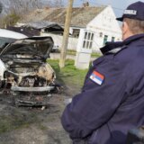 (VIDEO/FOTO) Zapaljen automobil funkcionera SSP u Elemiru 11