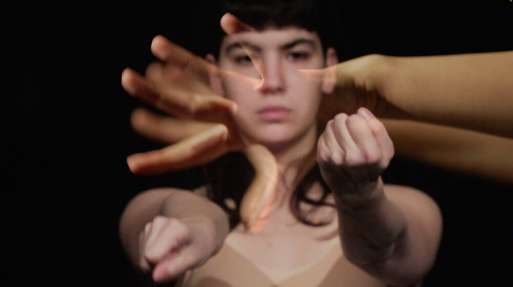 "Bila je prva žena novinar, filozof, utemeljivač moderne igre": Izložba „Slobodan let” o Magi Magazinović 1