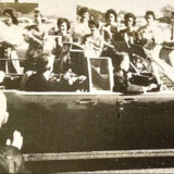 Dosad nepoznata fotografija Džona Kenedija par minuta pre ubistva u Dalasu nađena u prodavnici polovnih mašina 6