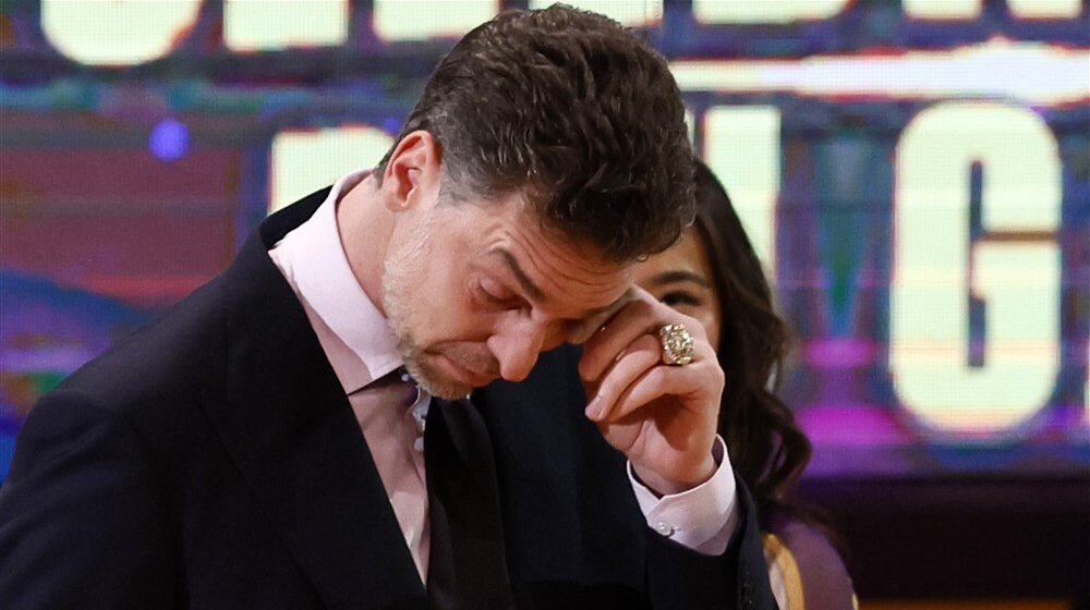 Lejkersi povukli Gasolov dres: Legendarni centar zaplakao dok je govorio o Kobiju Brajantu 1