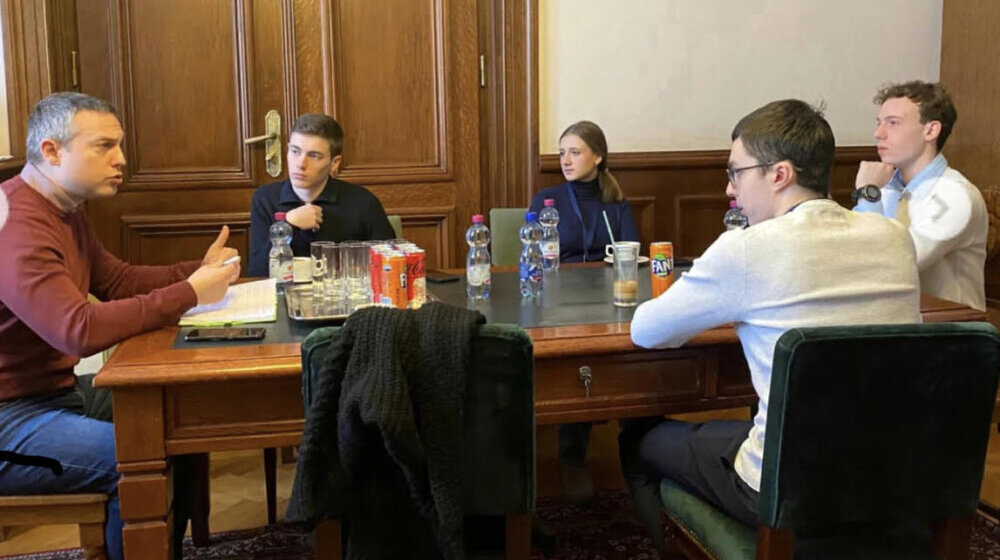 Srednjoškolci razgovarali sa poslanicima Zeleno-levog kluba: Đaci traže odgovore o državnoj maturi 1