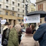 Kiša osujetila penzionere u redu za kartice na Trgu republike: Kako je prošao početak nove akcije PIO fonda 8