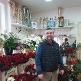 "Dostavio sam 2.501 ružu, porudžbinu primio čak sa Novog Zelanda, i odneo cveće u Austriju": Šta je sve doživeo šabački cvećar za 27 godina rada 14