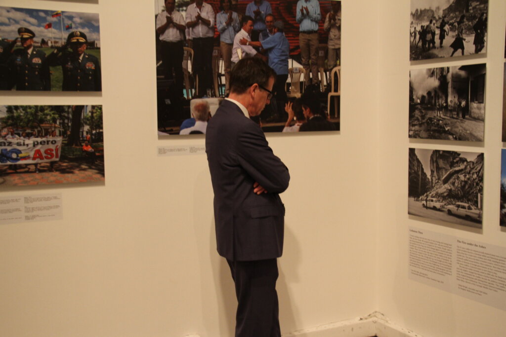 Izložba ratnih fotografa "Refleksije o miru" otvorena u CZKD 2