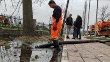 Podzemne vode se izlile u dvorište Poljoprivredne škole u beogradskom naselju Krnjača 8