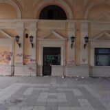 (FOTO) Sprejevima išarani zidovi unutar nekadašnje glavne železničke stanice u Beogradu 13