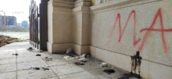 (FOTO) Sprejevima išarani zidovi unutar nekadašnje glavne železničke stanice u Beogradu 7