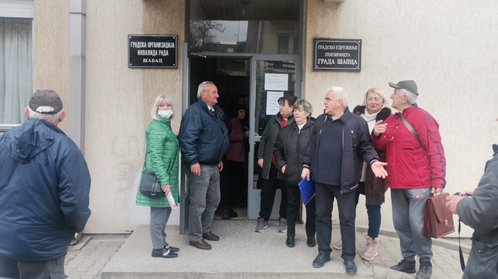 Šabac: Privatno obezbeđenje sprečilo penzionere da prisustvuju izboru predsednika Gradskog udruženja 1