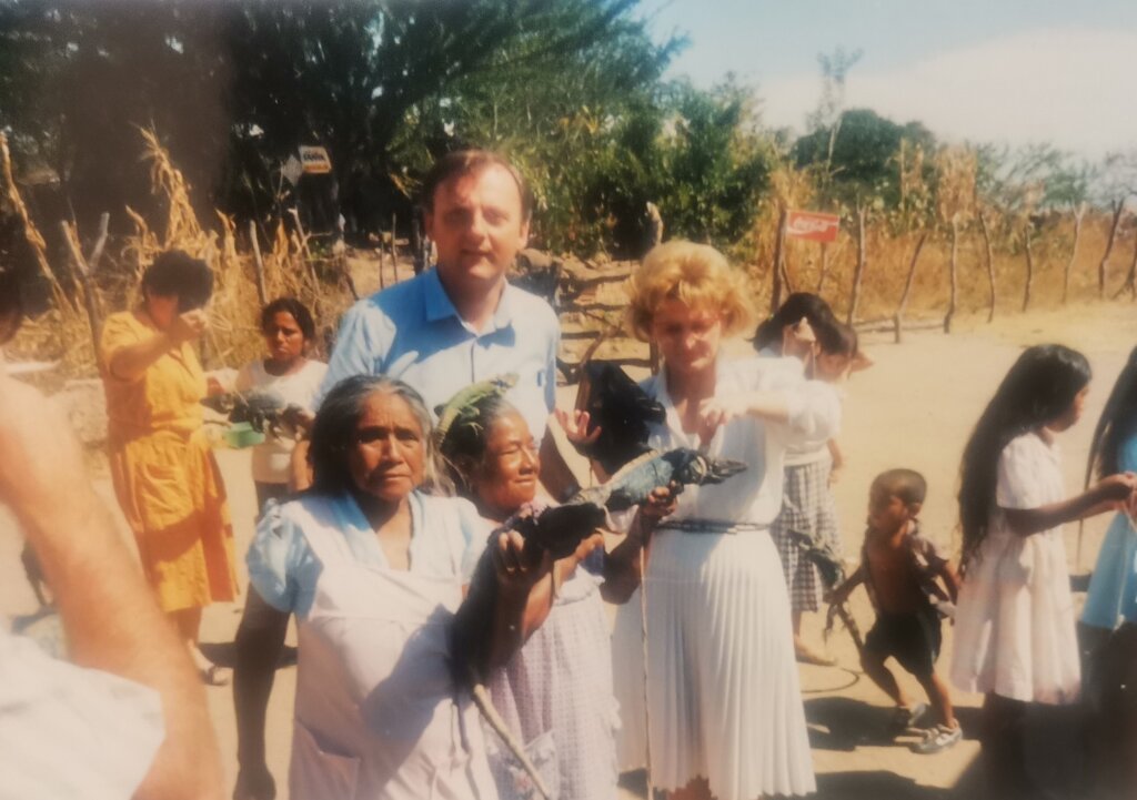 Svetska putnica iz Šapca (77) obišla 143 zemlje: Videla zastrašujuće majmune u Kostariki, gejzire na Islandu, a vojska je sprovodila na plažu (FOTO) 2 Svetska putnica iz Šapca (77) obišla 143 zemlje: Videla zastrašujuće majmune u Kostariki, gejzire na Islandu, a vojska je sprovodila na plažu (FOTO) 2